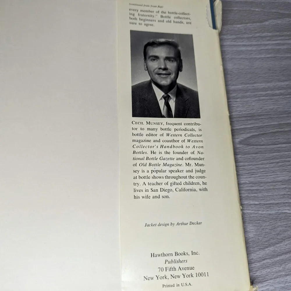 Vintage The Illustrated Guide to Collecting Bottles Hard Cover Book